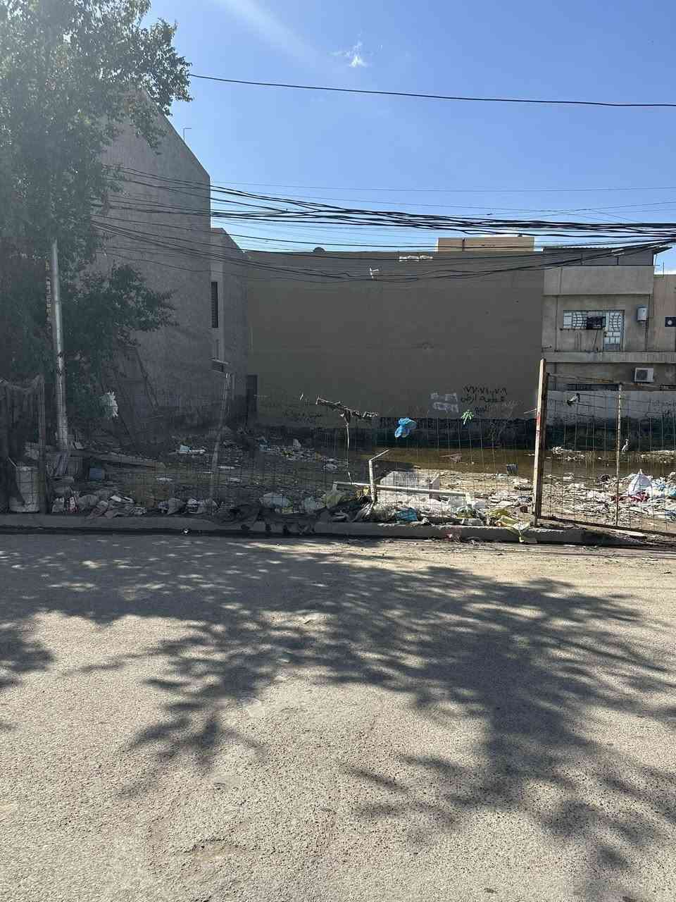 السلام عليكم قطعة ارض للبيع
المساحة / 215 متر
واجهه / 11 الى ربع متر
نزال / 20 متر
تباع حسب الطلب
العنوان حي الاعلام شارع صيرفة الاحرار
على الشارع العريض

مكتب الكرادي
*********** واتساب
