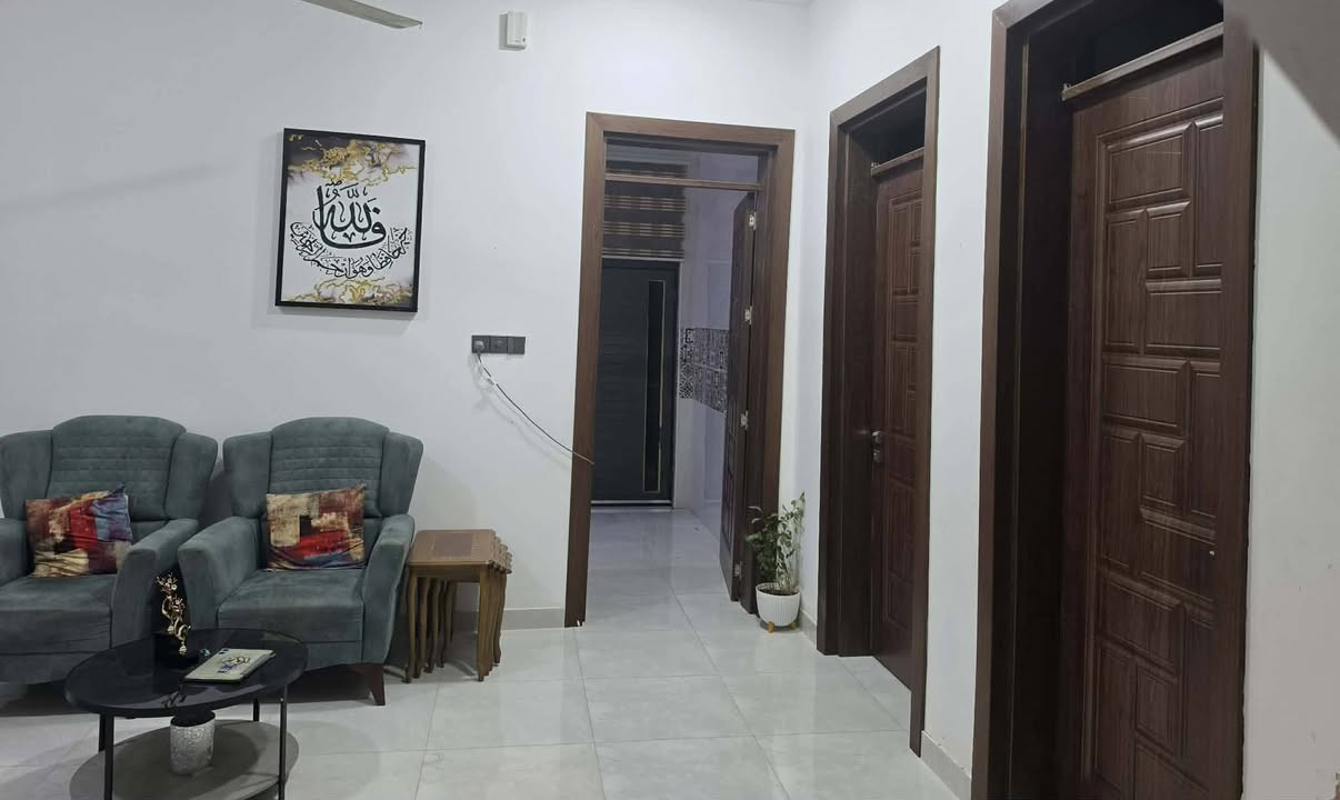 تفاصيل
بيت ١٢٠متر طابو صرف ركن الابعاد 9.5 *12.5
يتكون من مطبخ داخلي وخارجي 
 وصاله وهول وغرفه وثلاث مجمعات صحيه علما البناء على الطراز الحديث الموقع البكرلي خلف المعلب ***********

