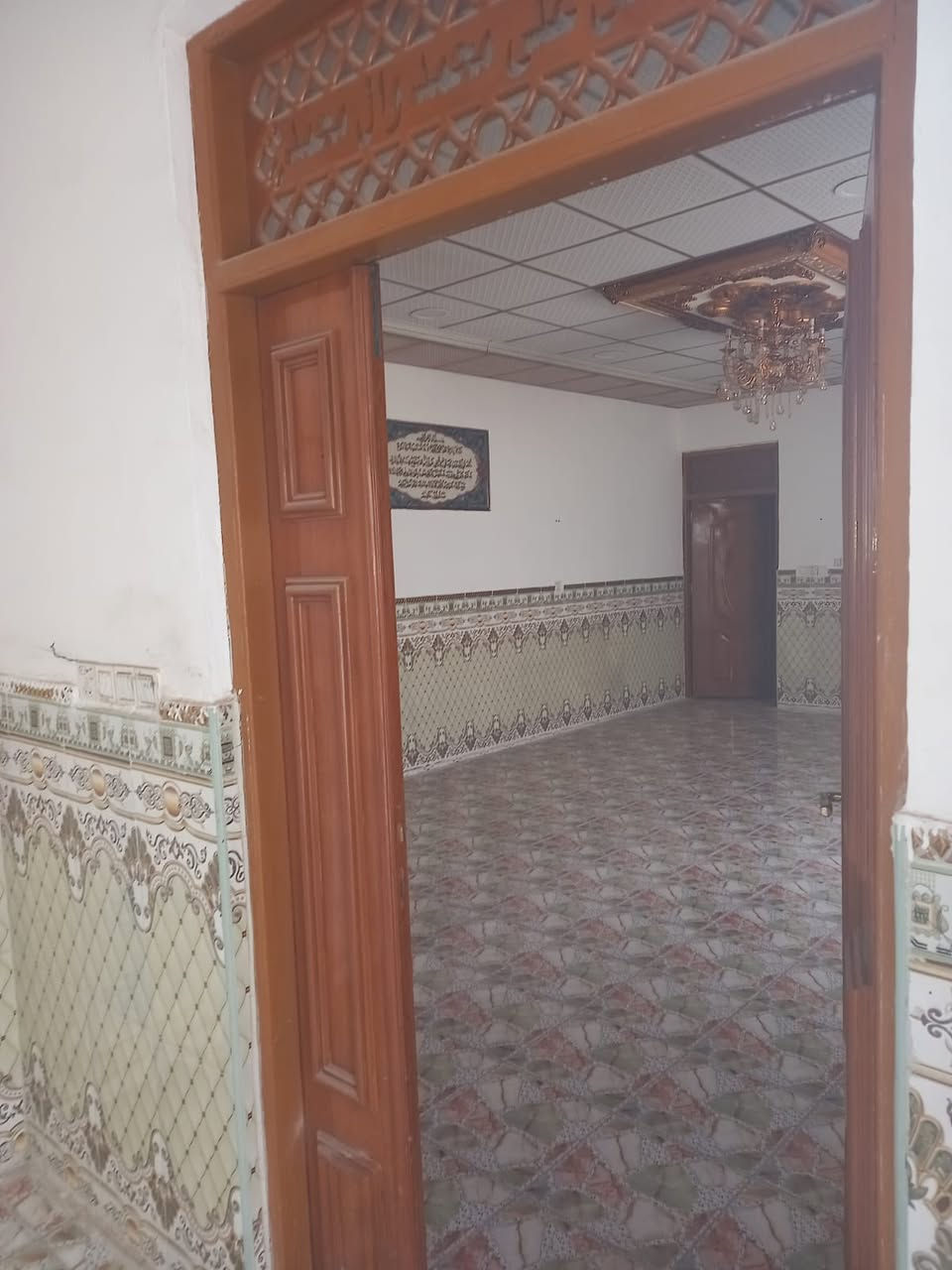 بيت للبيع في شارع المعمل فرع اسواق حسين الرماحي مساحة 210 متر للتواصل واتس ***********
