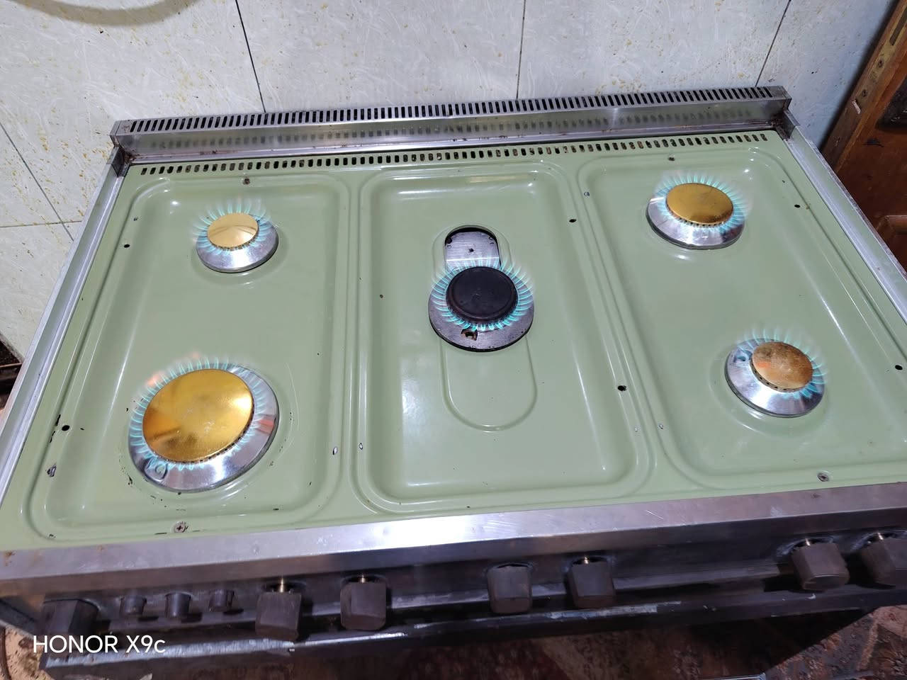 ورشه ابو علي صيانة طباخات تصليح وتنظيف انواع طباخات الحديثه والقديمه صيانة موقعيه الكرخ والرصافه نتصلو وبل خدمه ***********
