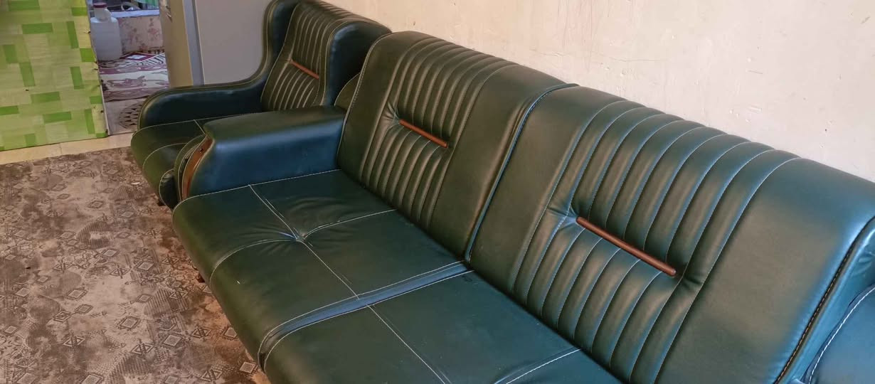 غراض مكتب تخم جلد 7 مقاعد + ميز مكتبي +ثلاجة
واتساب *********** 
*********** كربلاء, العراق
