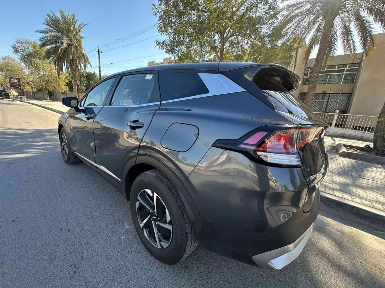 سلام عليكم
كيا سبورتج موديل LX 2025
هايبرد (hev)
مكفوله من صبغ
ماشيه ٦ الاف 
سعر ١٩٣ وبيها مجال بسيط 
حادث السياره فقط بنيد مبدل نفس اللون ودعاميه اماميه نفس اللون يعني سياره بدون قطره صبغ وجاملغ الامامي الايمن بي بارد من جها الباب صدر 
مواصفات 
اربعه انضمه قياده
حساس خلفي
ورادار وكامره خلفيه
شاشه دتيجتال
كير ماوس
رادار امامي 
تحديد مسار 
قياده شبه ذاتيه
سياره بحاله الزيرو وكتلوكات الشركه وياها
موقع سياره الكاظميه
للاستفسار *********** 
متواجد فيس اواتساب
