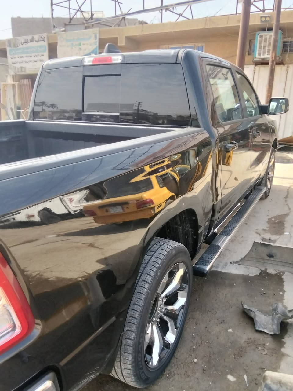 السلام عليكم دوج رام 2023 حادثها بجم بدون دواخل مبدل بيها بنيد وجاملغ نفس اللون بدون صبغ  محرك وكير نضيفات رقم بغداد باسمي تحويل مباشر  نص فول مري شفط سيارة جاهزة سونار بالمنشور السعر 280 وبيها مجال بغداد الزعفرانية ***********
