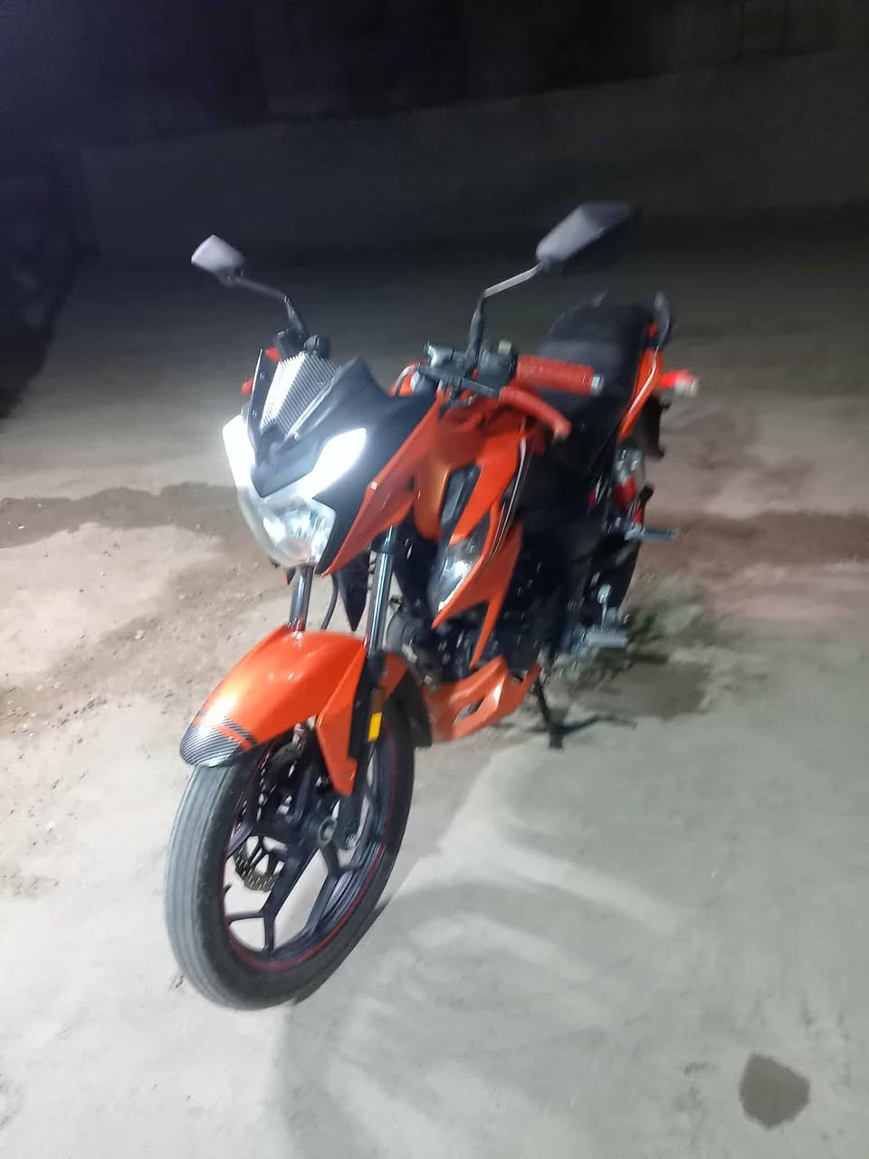 السلام عليكم
Df موديل 19 مكمرك فقط 
محرك مفتوح مبدل بي كور 
مكاني رمادي تأميم 
سعره ١١ وربع وبي مجال قليل 
للاستفسار الاتصال على الرقم ***********
