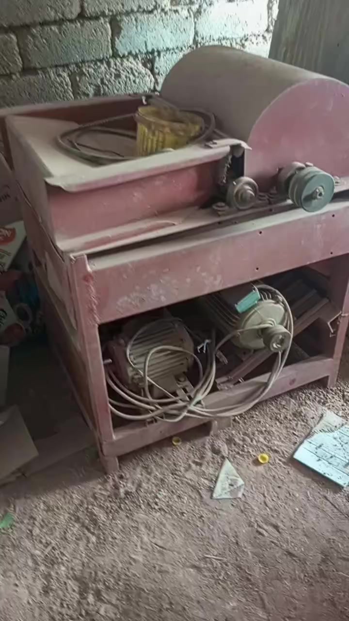 السلام عليكم حلاجه للبيع الاستفسار عل رقم ***********
