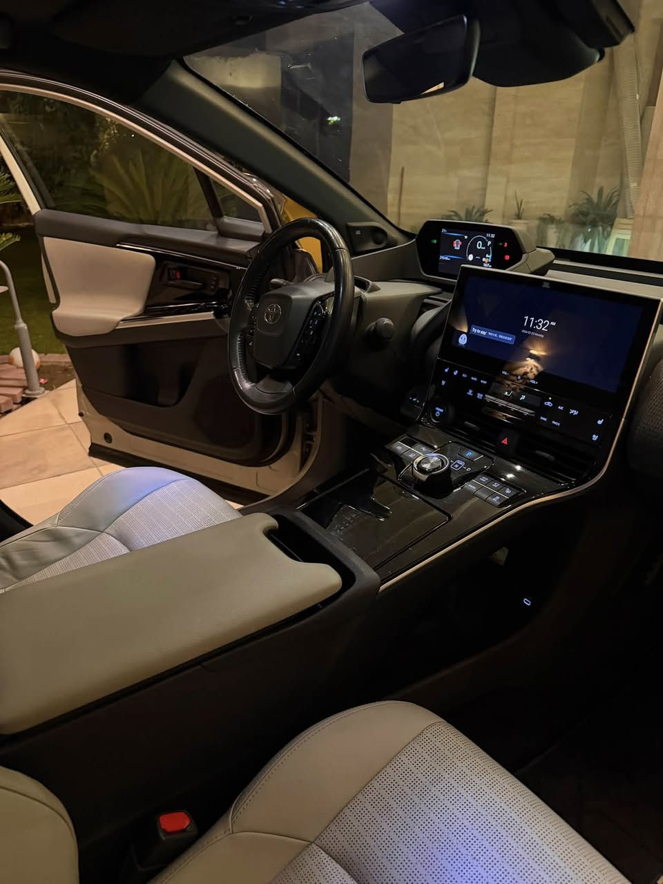 Toyota bz4x فول مواصفات
للبيع سيارة Toyota bz4x موديل
2022، كهرباء بالكامل، بأعلى
مواصفات (فول مواصفات) وحالة
ممتازة جدا والمواصفات صيني
• الموديل: 2022.
• المسافة المقطوعة: 31 ألف كم
فقط (شبه جديدة) واستخدامي الشخصي
• المدى (Range): تقطع مسافة تصل إلى 500 كم بالشحنة
الواحدة. ويتغير حسب ضروف الاستخدام
حجم البطارية:  (71.4 kWh في هذا الموديل) يجي وياها الشاحن المنزلي الخاصة بيها

المواصفات والرفاهية
. التصميم الخارجي: سقف بانوراما، مري جانبية شفط (أوتو)، نظام بصمة للدخول والتشغيل.
• المقصورة الداخلية: مقاعد جلد
فاخرة (كهرباء) مع نظام ميموري
لحفظ الوضعيات.
• الراحة: نظام تدفئة وتبريد للمقاعد والمقود لتوفير أقصى درجات الراحة في كل الفصول.
• النظام الصوتي: سستم صوت jbl العالمي لتجربة صوتية
محيطية ونقية.
• التحكم: كير ماوس متطور، وتبريد بتحكم عن طريق شاشة لمس ذكية.
الشاشة جبيرة والدقه والالوان ممتازه جدا   وتدعم Apple CarPlay و Android Auto لاسلكي عم طريق تحويلة فلاش

الأنظمة الذكية والأمان:
• الرؤية: كاميرات 360 درجة
محيطية تمنحك كشفا كاملا
للطريق.

أنظمة الأمان المتطورة (Toyota Safety Sense):
 رادار أمامي: نظام منع الاصطدام وتحديد المشاة (Pre-Collision System).
 تحديد مسار: نظام الحفاظ على المسار والقيادة الذاتية المؤقتة (Lane Tracing Assist).
 كشف النقاط العمياء (Blind Spot Monitoring):  
 رادار خلفي: للتنبيه عند الرجوع للخلف من السيارات المارة.

Auto Park مساعد القيادة: نظام •
(ركن ذاتي)، وAuto Hold لتسهيل
القيادة في الازدحام.
• الثبات: نظام نزول المنحدرات،
عزل السيارة ممتاز جدا والقياده سلسه وناعمه والي يريد يشوفه يجي وهلا بي
السعر ٢٤ الف دولار وبي مجال  للشراي
للاستفسار  : ***********
