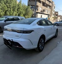 BYD دستروير بلكن هايبرد فول موصافات 2025 مكاني بغداد . ابيض . مقاعد جل...