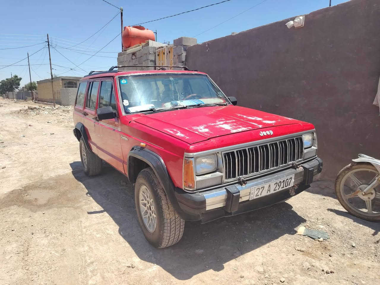 جيب شيروكي موديل ٩٣ عنوان واسط ٣٢ بي مجال *********** بي واتساب
