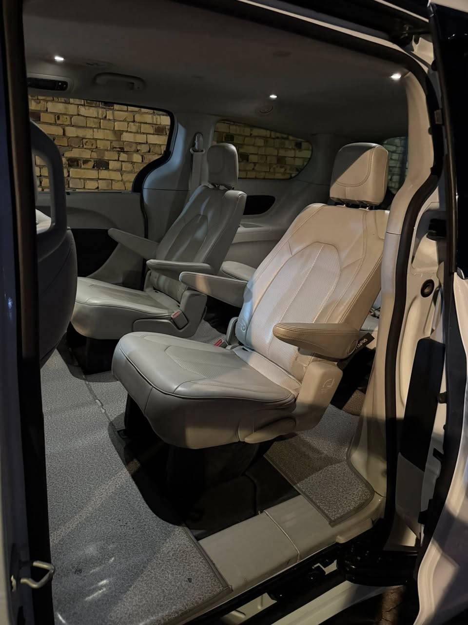 رمضان كريم ☪️
موديل 23
حادث غرق 
لا تبديل ولا صبغ ولا ملاحضات
فقط دعاميه اماميه صبغ 
داخل بيجي مو كشن اسود ‼️ 
فول معروفه مواصفات فقط بدون بنوراما ومكنسه مابيها 
السعر 225 
***********
