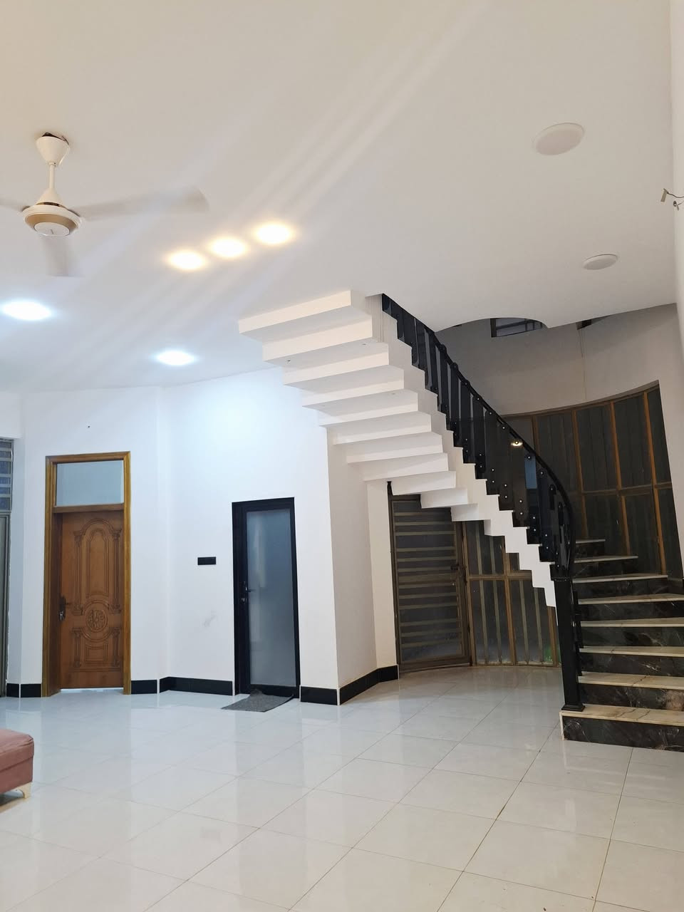 دار للبيع
العنوان التفيج 

قريب عالدار البيضاء 

شارع تبليط 

المساحه ٢٠٠ متر 

الواجهه ١٠ 

نزال ٢٠

طابقين بناء حديث ٢٠٢٥

 الطابق الارضي غرفتين  وصاله ومطبخ  واستقبال وصحيات  داخليه وخارجيه 

الطابق الثاني غرفتين وصاله وصحيات 

للاستفسار الا تصال عالرقم 

***********
