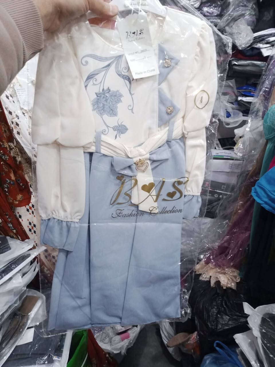 نفنوف بناتي وسط بالوان وأحجام مختلفة وباانسب الاسعار ❤️😍😘 
حديثه الشارع الورا عماره دكتوره عربيه تطلع بي مسافه تلكاني بدايه وادي الخمسه محل محمد مظفر


**إذا كنت صاحب هذا الإعلان وتريد حذفه لأي سبب، رجاءا أرسل رسالة إلى الدعم الفني**