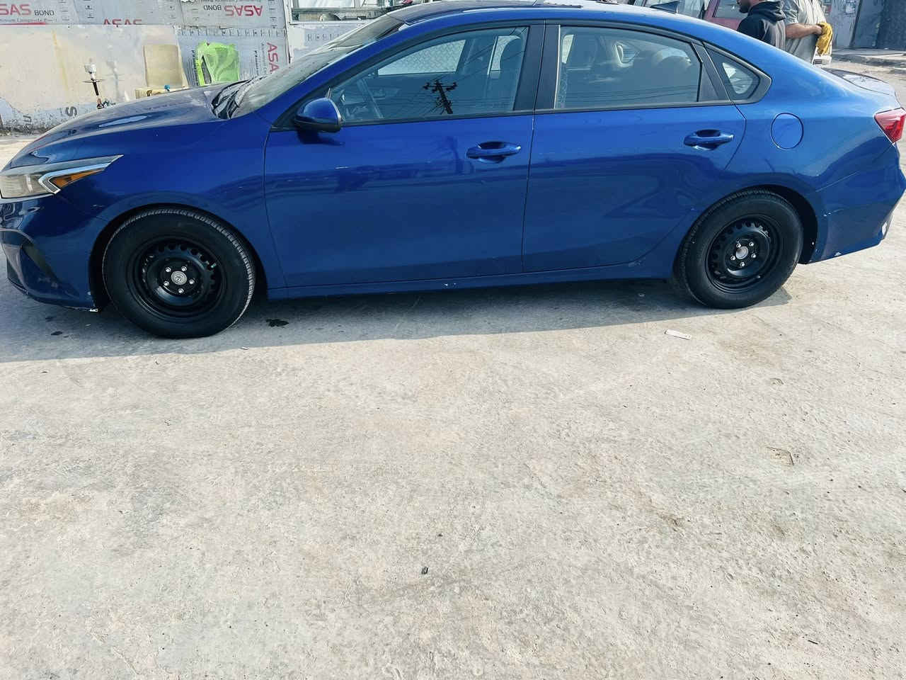 الهم صلي على محمد وال محمد 
السلام عليكم 
كيا فورتي موديل ٢٠٢٢ 
السياره مواصفات عاديه 
ماشية ٥٢ مايل  
رقم بغداد بسمي حادثها جاملغ امامي وجامله خلفي جهة السايق وصبغ البنيد ليبل واحد كلشي ممبدل بيها اريباك دركة 
بيها تعمير بل براكيت الخلفي 
وشويه من الحوض 
رقم الشاصي موجود بلمنشور 
مكينه ٢٠٠٠ دوش 
كير سفتي 
السعر ١٣٥ وبيها مجال
صور الحادث بل منشور 
مكاني بغداد 
***********
