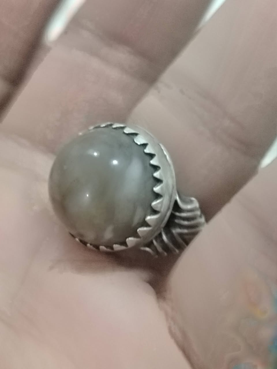 صياغه ثقليه
حجر قديم ماعرف شنو نوعه
صياغه فضه قديمه 
شعندك مرواس


**إذا كنت صاحب هذا الإعلان وتريد حذفه لأي سبب، رجاءا أرسل رسالة إلى الدعم الفني**