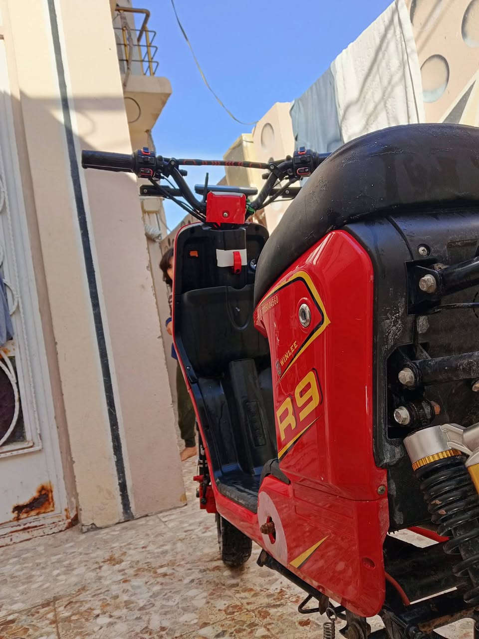 سلام عليكم
دراجه أر تسعه البيع

اللون احمر 

دراجه نضيفه بس عوزه مفتاح صندوق سعره9 الف

دراجه بك هورن ليت قوي طلعتي بيه بس المدرسة 

سعر350 شراي بي خير ويدلل


**إذا كنت صاحب هذا الإعلان وتريد حذفه لأي سبب، رجاءا أرسل رسالة إلى الدعم الفني**