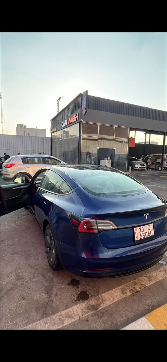 2023 السياره اونلاين ماشيه 78الف كيلو السياره اونلاين ومعربه حادثه مثل مموضح بالصور قطعه وحده وكلش نضيفه السياره 
175 وبيه مجال
مكاني بغداد 
***********
