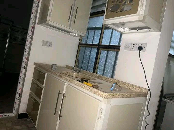 السلام عليكم ..
دار  مشتمل بناء حديث ومؤثث كامل غرفه نوم مطابخ استقبال وبس غرفتين نوم فارغات في 
كمب ساره شارع إفران ام البنين 
معروض للإيجار ب600 الف  .
يفضل عائلة زغيرة وشرط يكون كفيل من المنطقة او وجه عشائري معروف
للاتصال بالرقم ***********
