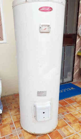 للبيع سخان كهربائي مستعمل دبل هيتر سعة (٢٠٠ لتر) وخزان سميك بسمك (٢ملم) 
السعر : ٥٥ الف 
العنوان : تكريت حي التجنيد
الاتصال : ***********
