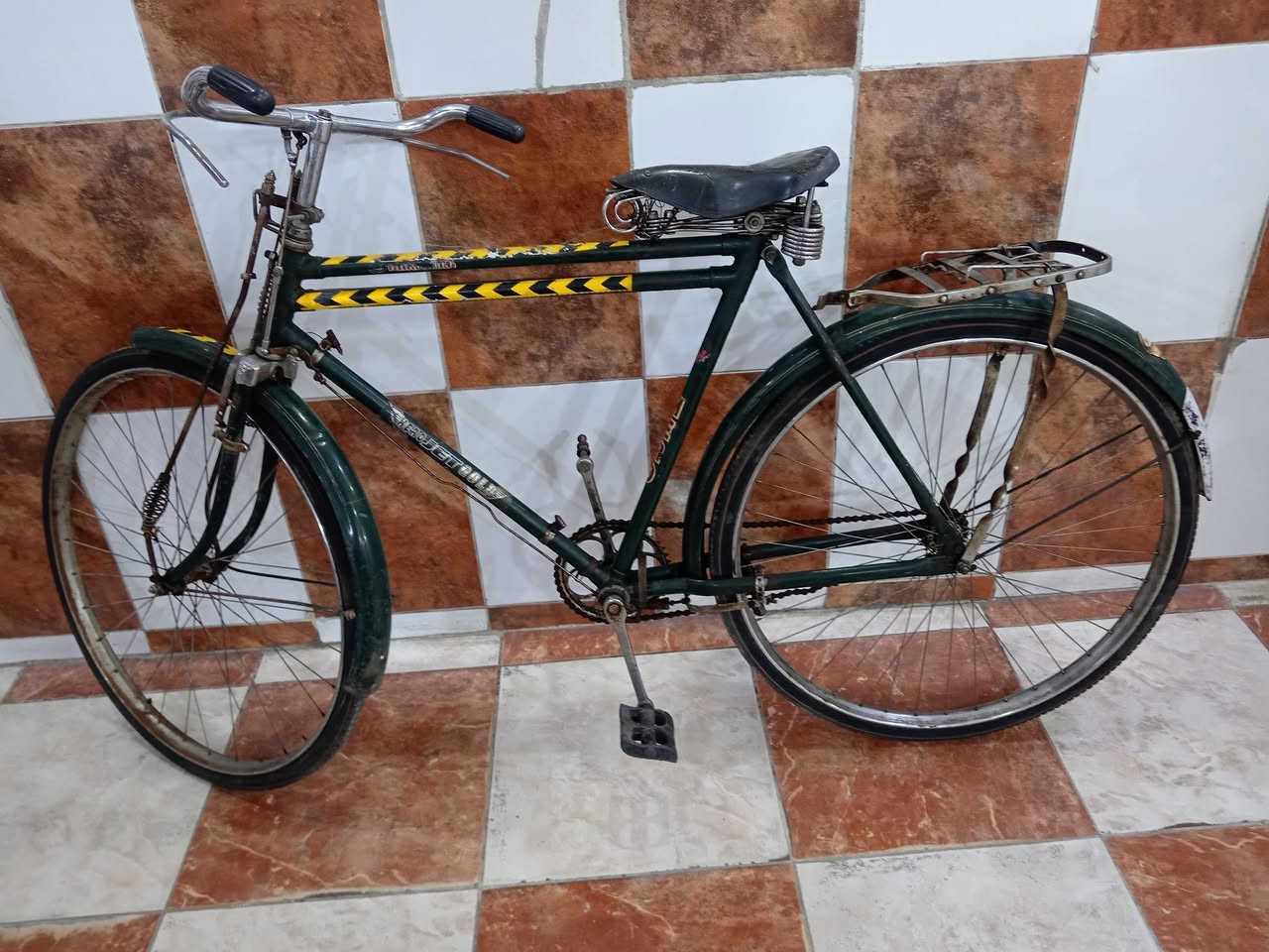 السلام عليكم باسكل هيرو حجم ٢٨ نظيف ناقصه بس بريك السعر ٦٥مكاني الصليخ الاتصال بل رقم ***********
