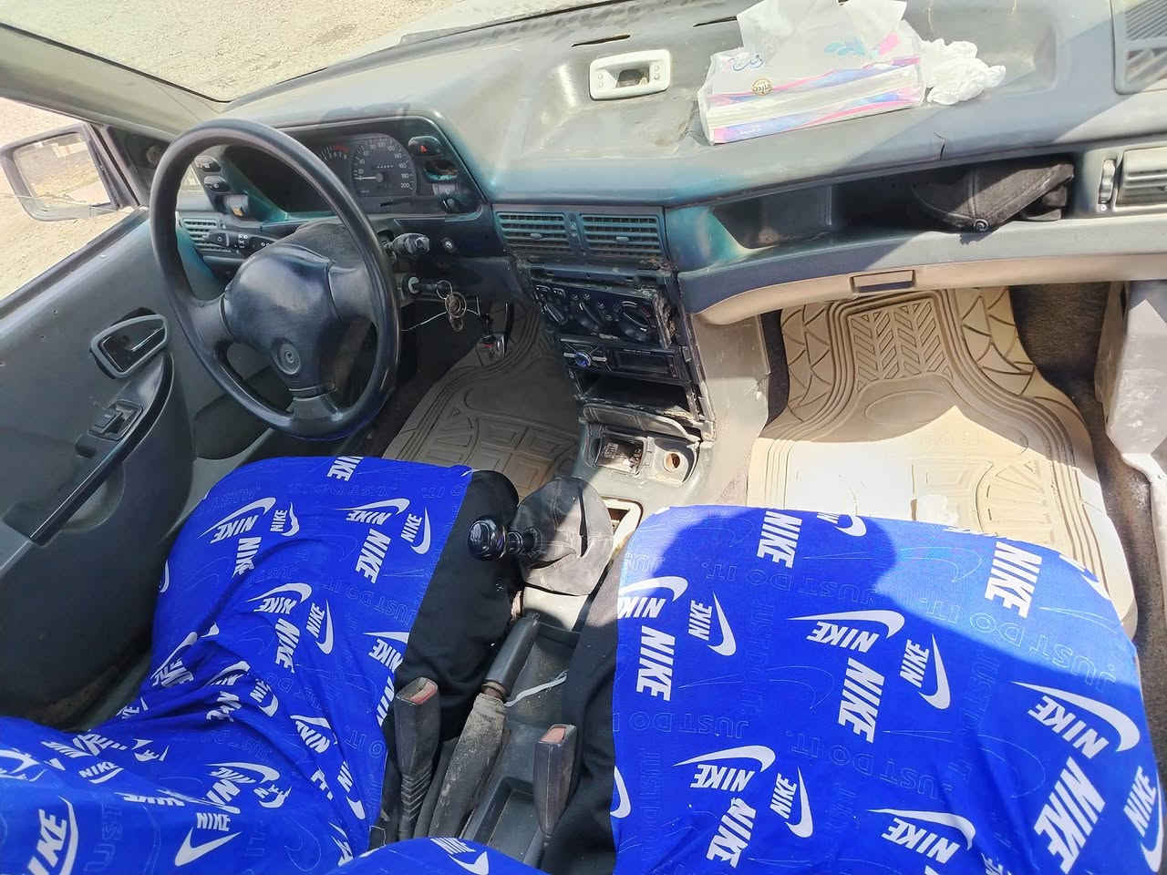 السلام عليكم دايو سلو موديل 94 محرك وكير كفاله تايرات جدد تقريبآ باتري جديد اصل تبريد بس كمبريسر مابيها  جاهزه وقتصاديه بالبانزين كهربائيات شغاله سنويه عضم عاج ساقطه وشرعيها مايسوي وكاله يحول السعر 20 وبي مجال المكان مكيشيفه ***********
