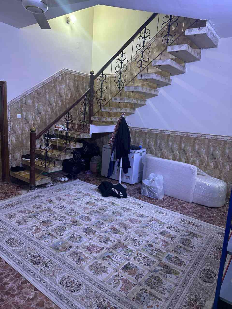 بيت للبيع منطقة الشعلة ام نجم 
خلف مدرسة مالك الاشتر 
150 متر 
واجهة 7 ونص 
نزال 20 
نضيف جداً صالح للسكن 
طابقين بناء حديث 
 السعر جداً مناسب بيع مستعجل 
***********
