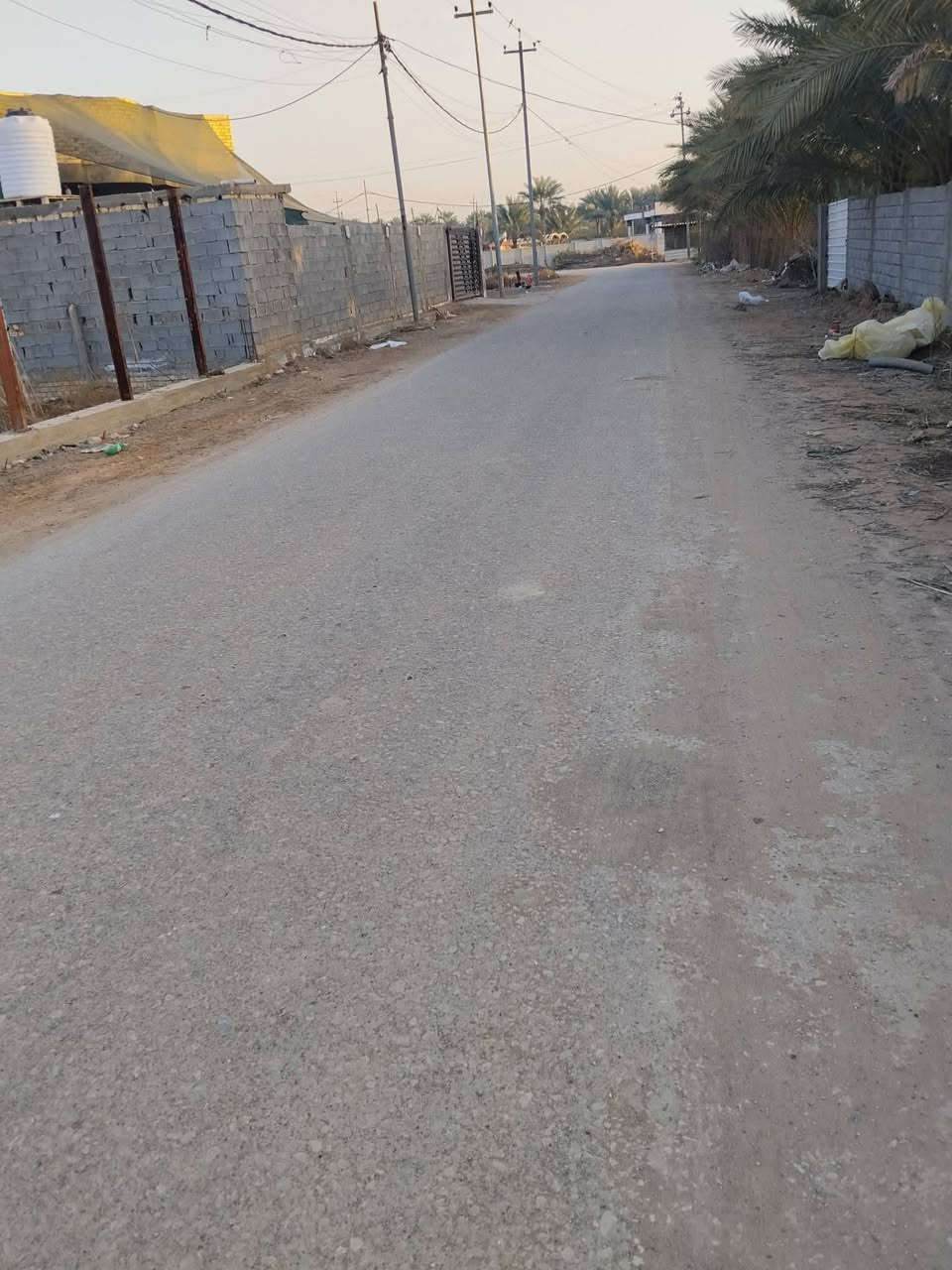 السلام عليكم يوجد دونم للبيع طابو زراعي سند ٢٥ على طريق كربلاء بغداد  طريق ياحسين المسيب عمود ٦٦٢ يبعد عن الشارع العام ٥٠٠م تبليط واجهه الدونم ٥٠م يوجد فيه بيت حديث ٢٠٢٣ مساحته ٣٠٠م وجود خدمات ماء سقي   واساله وكهرباء السعر ٢٥٠ وبي مجال للاستفسار الاتصال ***********
