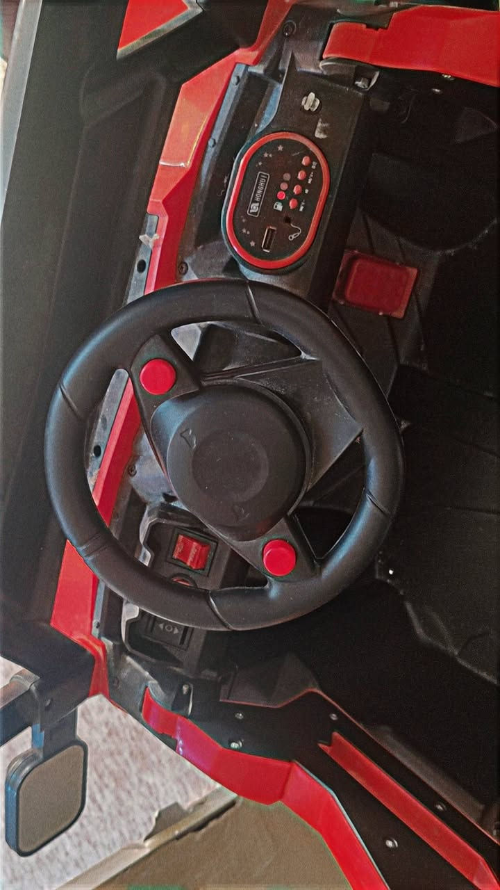 سلام عليكم سياره شحن حجم وسط لحد عمر ٦ سنوات سياره جديده تخبل بطاريه فول يجي بيه اغاني و ريمونت تحكم ١هزاز نوم ٢ وقوف ٣ سرعات بطيئ ومتوسط و سريع طبعا بل فيديو مخليهه عل متوسط وبيه رجوع كلش نضيفه عنواني بسمايه سعره ١٢٥ وبيها مجال بسيط هذا رقمي لليريده ***********
