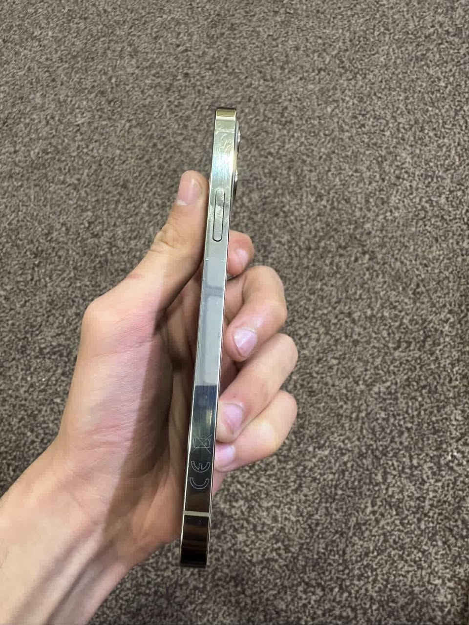 ايفون 12  برو لون ذهبي مميز الجهاز مكفول كامل ع وضع الشركه ممفتوح الجهاز عربي بطارية 80 ذاكره 128 الجهاز زلغ واحد مابي كلش نظيف سعر الجهاز 325 وبي مجال بسيط العنوان بغداد المنصور رقم تلفون *********** وموجود ع فيس الي يريد يراسلني
