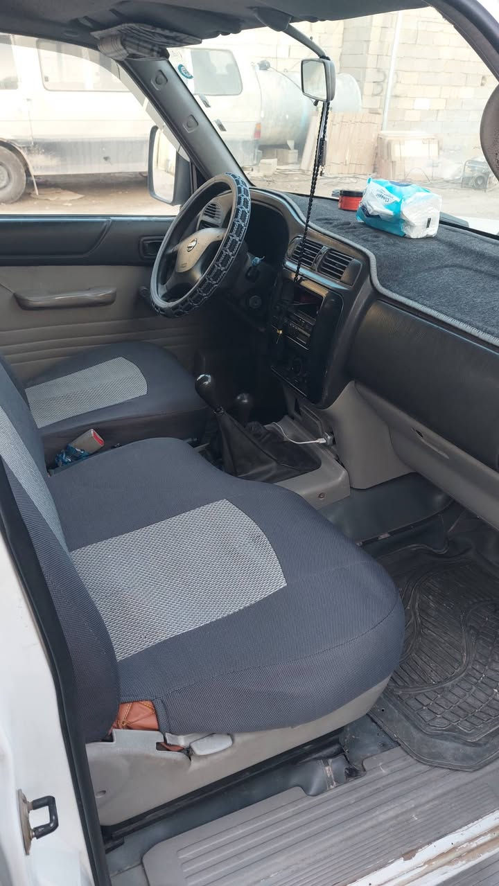 سلام عليكم بترول للبيع مديل 2002 بيها جاملغ أمامي صبغ فقط بدون دواخل سياره جديده بيع سريع مستعجل سعر مناسب للإستفسار اتصال او مراسله الصفحة ***********
