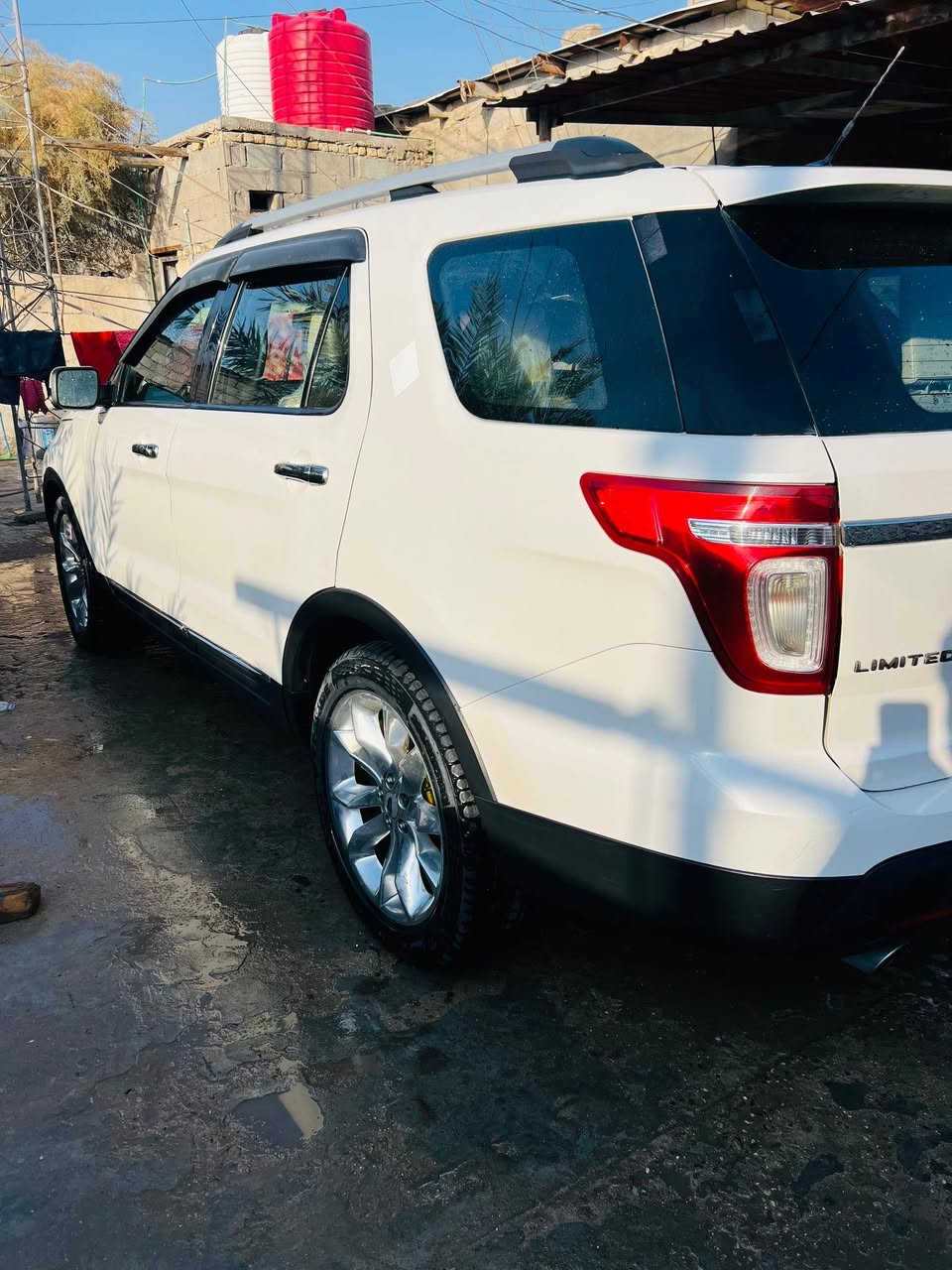 فورد اكسبلور 2011 رقم بغداد بسمي سنويه لحد30 لمتد فول 1/1تحكم استيرن حساسات بصمه بانورامه او اتنته 6راكب ملكيه كشنات كهربائيه ويل 20 وراد امريكي تبديل جاملغ او بنيد وبيها صبغ حزام ماعده الجنطه والقماره لايتات زنون تبريد تلث قطع  سعر 125او بي مجال قليل  *********** عنواني بصره معقل
