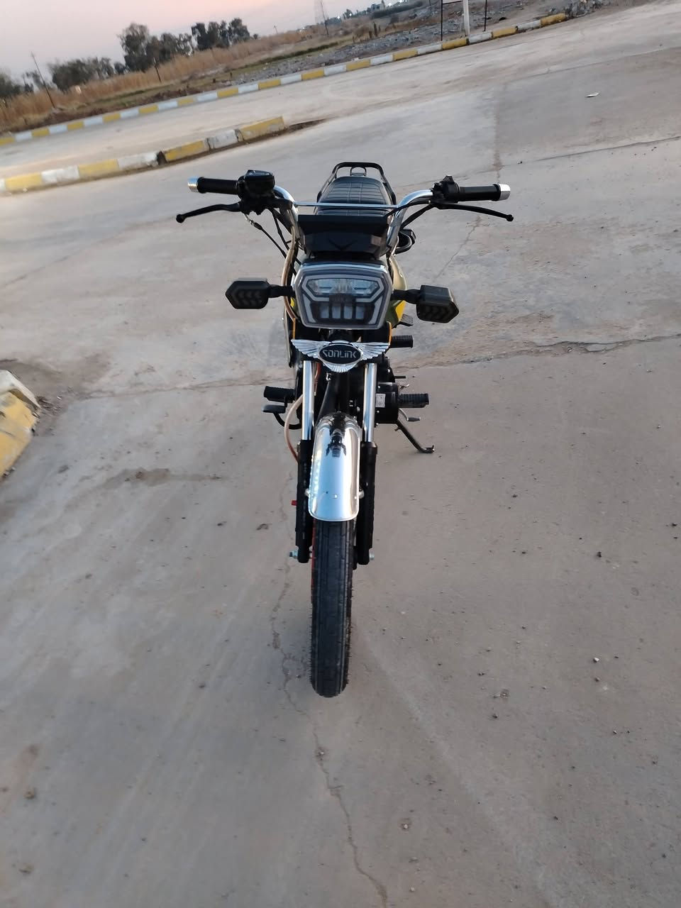 سلام عليكم سيفان سونك موديل 2025حلوه ماشيه 2000مكان عله طريق دلعباس ***********
