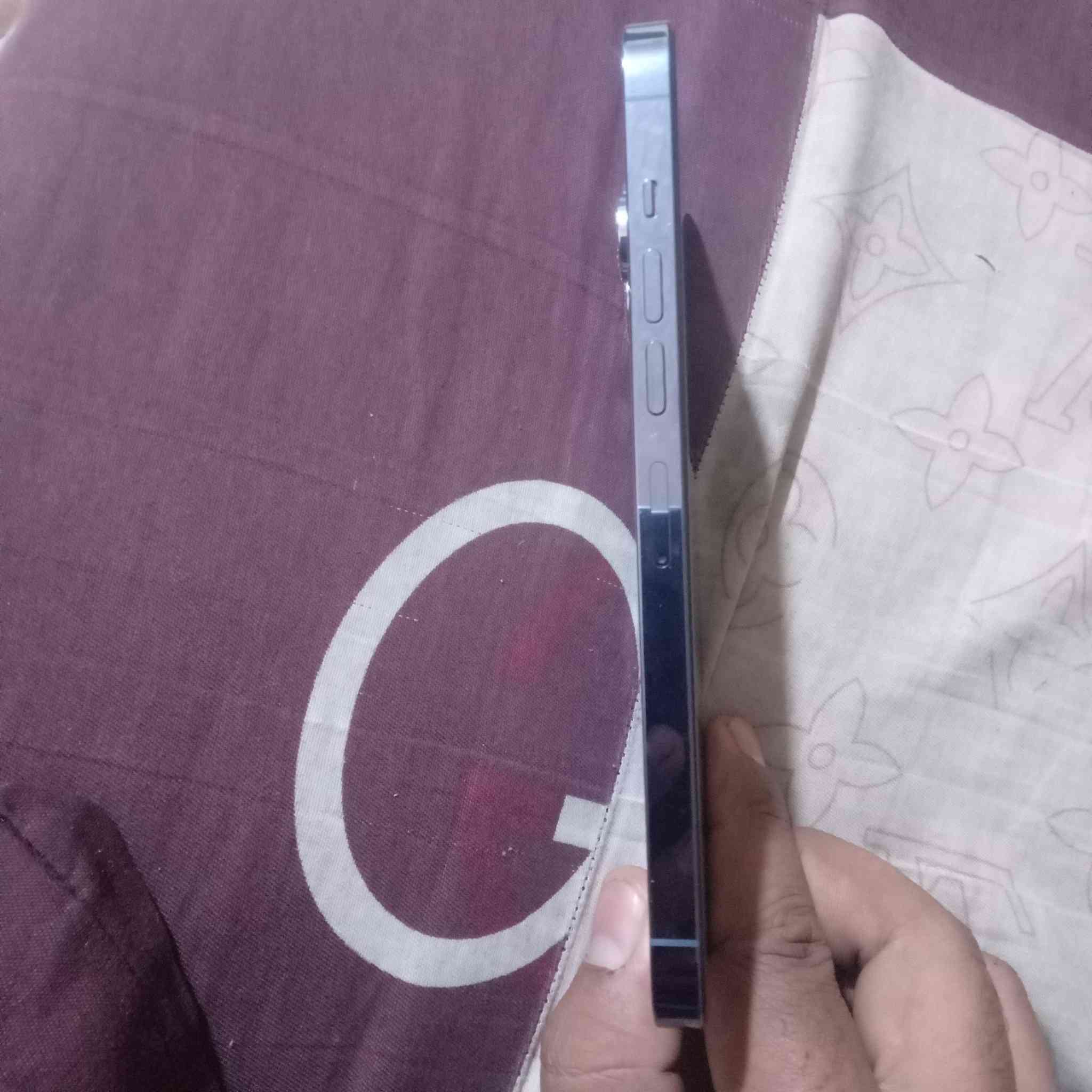 سلام عليكم ايفون 13 برو ماكس للبيع مبدل شاشه وبطاريه مال تفسيخ فيس ايدي شغال السعر 550 وبي مجال قليل العنوان بصره الموفقيه الرقم *********** موجود واتساب فقط
