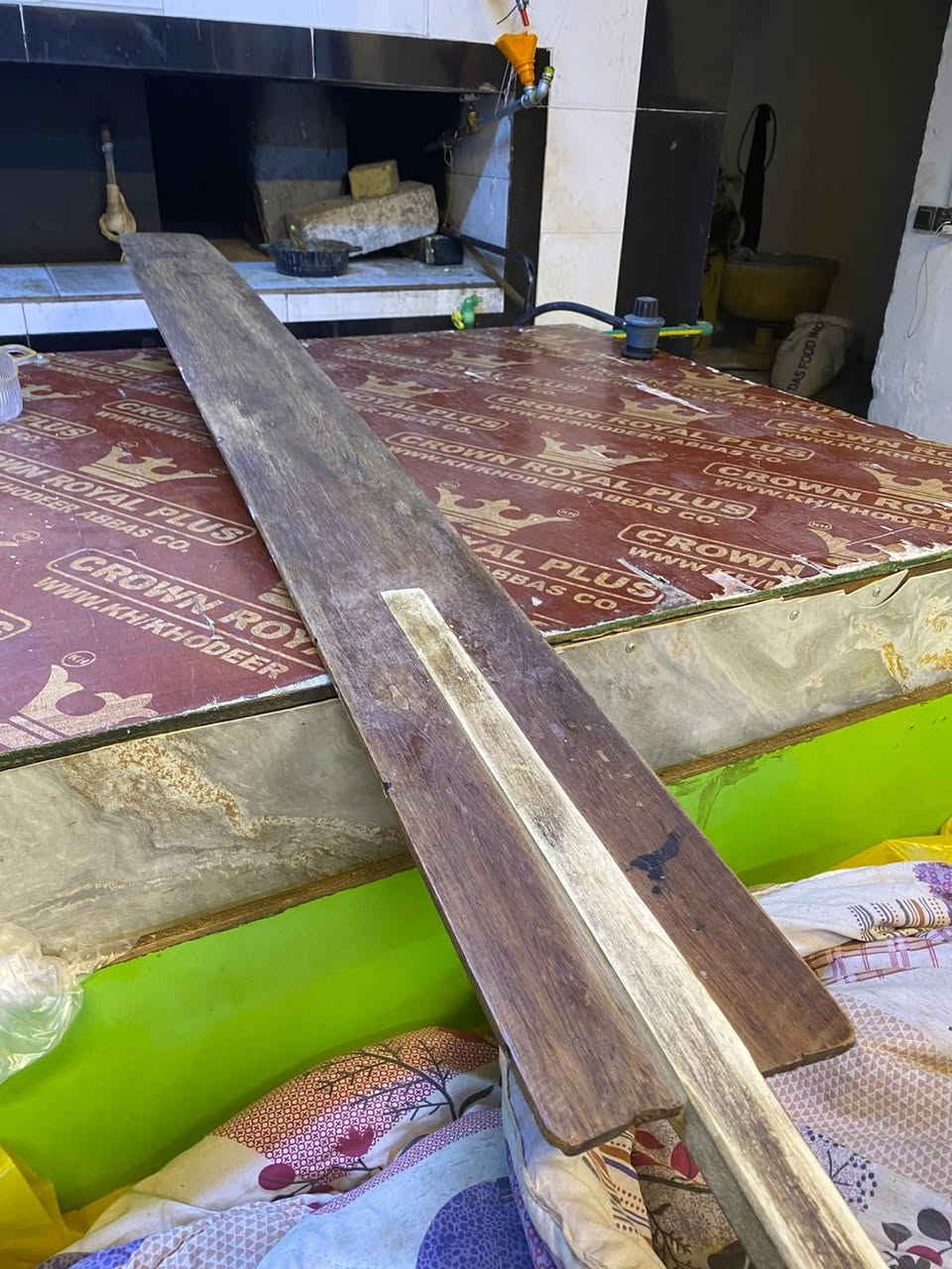 السلام عليكم ورحمه الله وبركاته شباب شباب عندي طاوليات مربعات جديده ما مستخدمات بس اني اريد اعز للفرن وعندي كرك جديد ما مستخدم تقريبا عشره ايام وعندي عجانه دمبار الشراي يدخل لي خاص او يتصل على هذا الرقم وكان بغداد التاجي ***********
