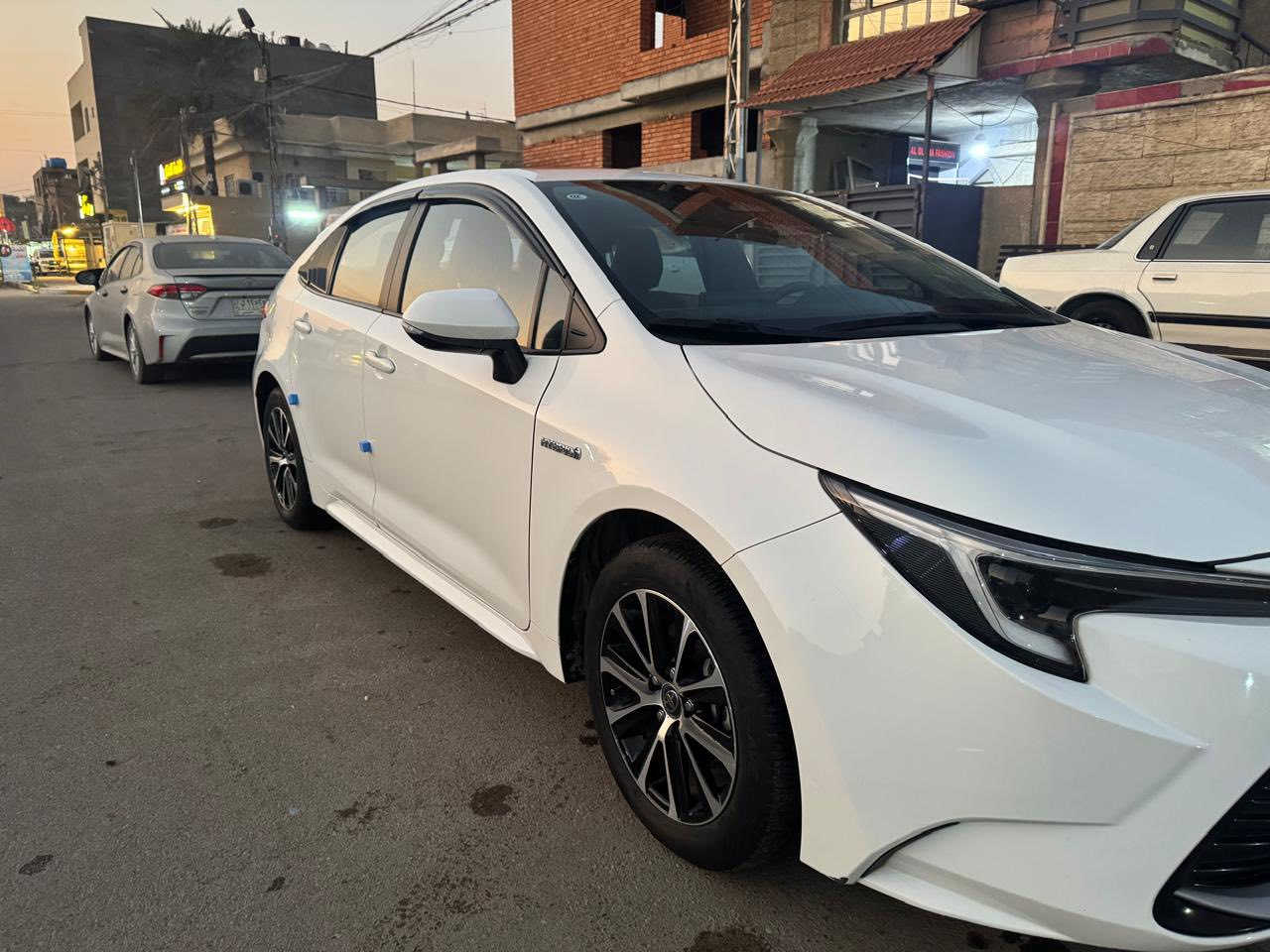 السلام عليكم
للبيع كورلا هايبرد 

فول موصفات استعمال قليل 

مكان بغداد ‭0770 920 4659‬
