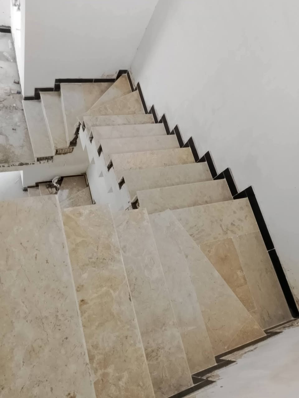 كادر سيراميك وبرسلان ومرمر ودرج متفرغ درجه اولى بغداد فقط
‏‪0786 421 3034 واتساب
