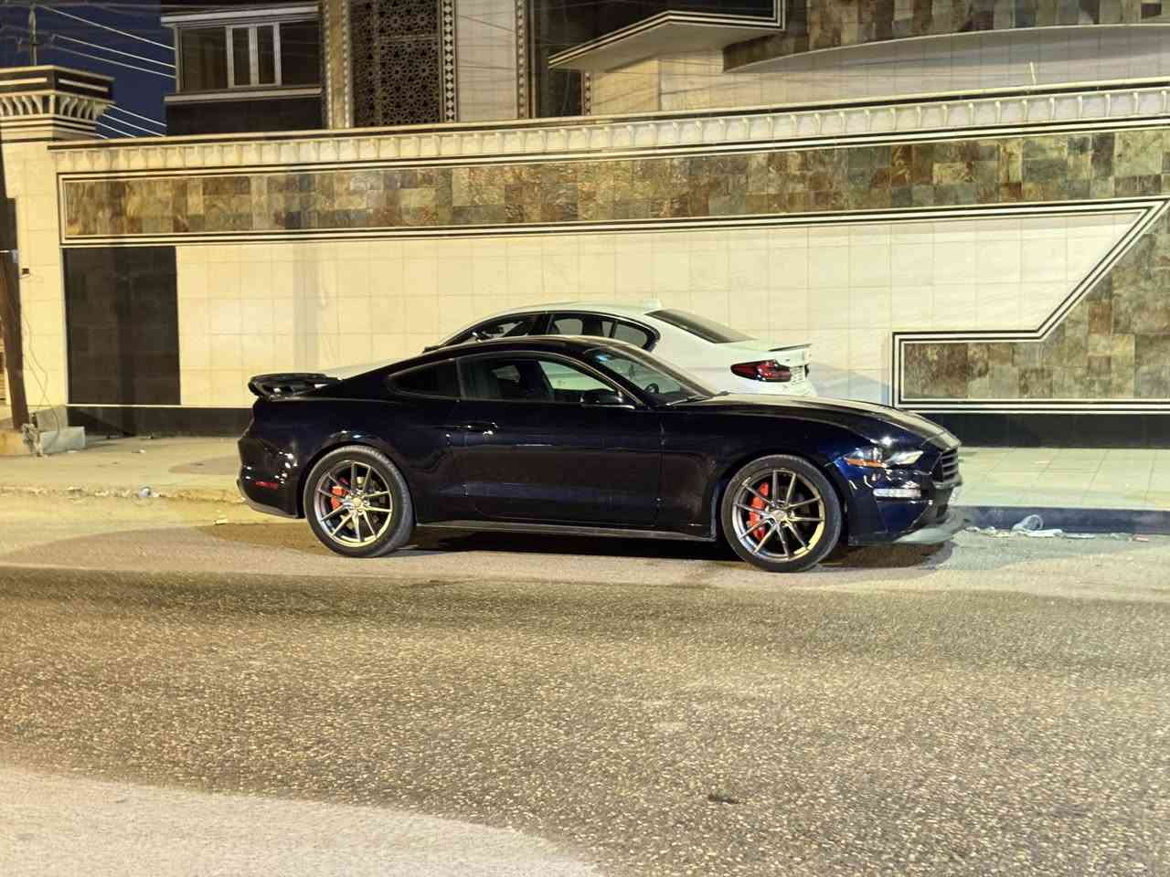 FORD MUSTANG ECOBOOST BLACK EDITION 
موستنك ايكو موديل ٢١ 
المواصفات 
رادار امامي +خلفي +رادار بلمري 
تحديد مسار 
تحذير تصادم 
بلاك ادشن قمارة ومري اسود بلاد
ويل فويسن ٢٠
شاشة كبيرة saync3
كشنات كهربات 
دخول ذكي بدون مفتاح 
وبقية مواصفات الموستنك 
السيارة عليها بلكات ريسنك
فلتر k&n
برمجة خفيفة 
عليها ادامة كاملة 
السيارة حلوة وناصبة كلش 
حادثها ٣ قطع بنيد وجاملغ الامامي مال السياق وجاملغ الخلفي جهة السايق بي تصليح كد شبر 
ماشية ٨٩ الف كيلو
للتفاصيل التواصل على الرقم
***********
