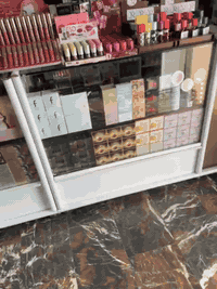 للبيع مستعجل جدا 
فاترينات عرض خشب ام دي اف تسكام+ جام 10ملم. العدد 4 مع الكاشير 5 قطعة 
تصلح لاي مشروع. 
سعر القطعة 50 الف فقط سعر نهائي
*********** المكان بغداد البياع
