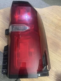 بك لايت تاهو من موديل ١٥ لل ٢٠ جهة اليمين بي كسر بالجامة  قيم واخذ  07...