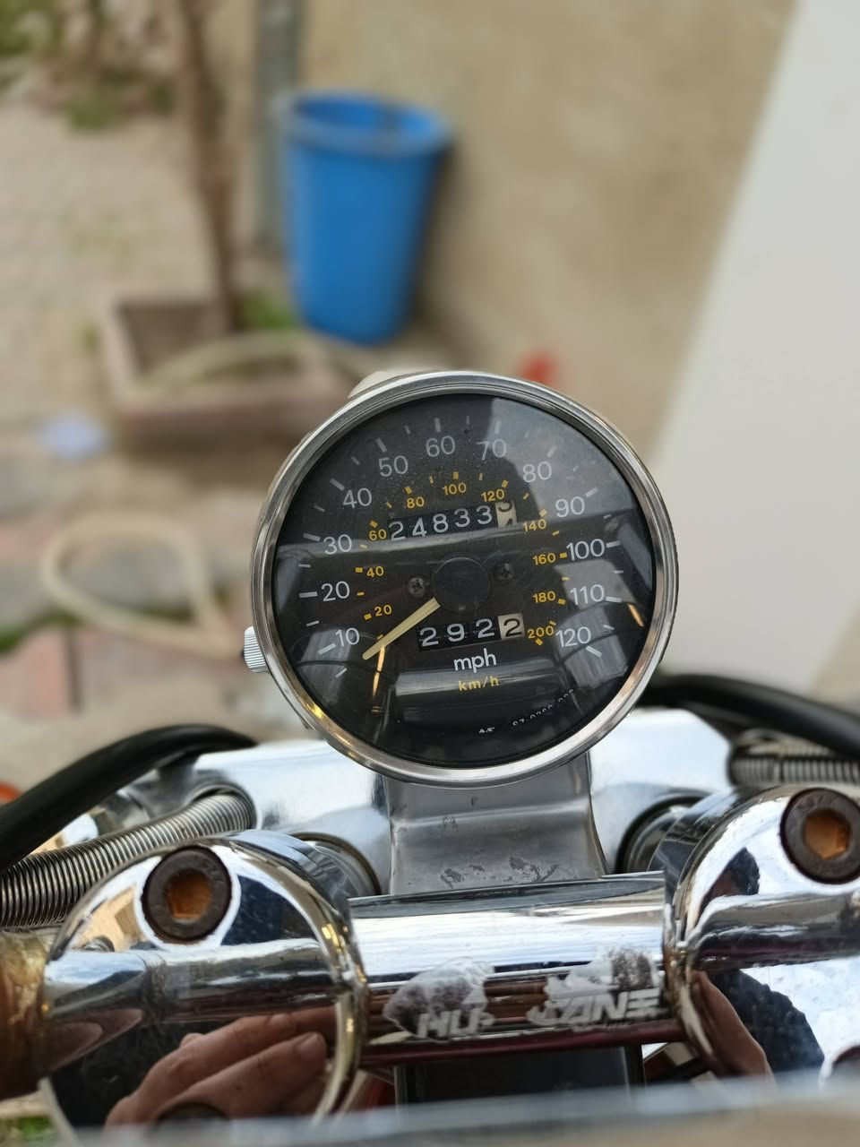 السلام عليكم سزوكي انترودر 1400cc  المكينه ‏موديل 1997 آخر إصدار بالدراجة قطعه وحيده بلعراق الدراجة تجي بنظام جاردن تبريد دهن ماشية 24,000 بريكات ديسكات امامي خلفي الكلج هيدروليك دراجة كهربائياتها كلها شغالة ما بها أي نقص دراجة رقم السنوية باسمي عليها باتري ليثيوم Bs السعر ٢٩ورقه وبيها مجال للطيبين رقم الهاتف ***********
