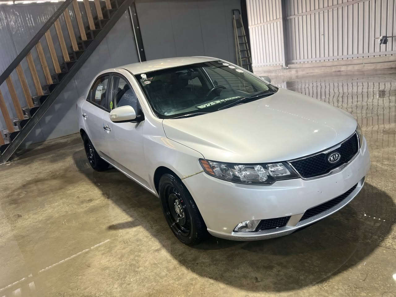 السلام عليكم
كيا فورتي 2011 فول مواصفات عدى الفتحة 
كصة جنطة بصمة تشغيل بصمة ابواب متومة طبق الاصل شرط الحاسبة كير مكينة تبريد كهربائيات كله شغال السعر 44 
المكان بغداد ***********
