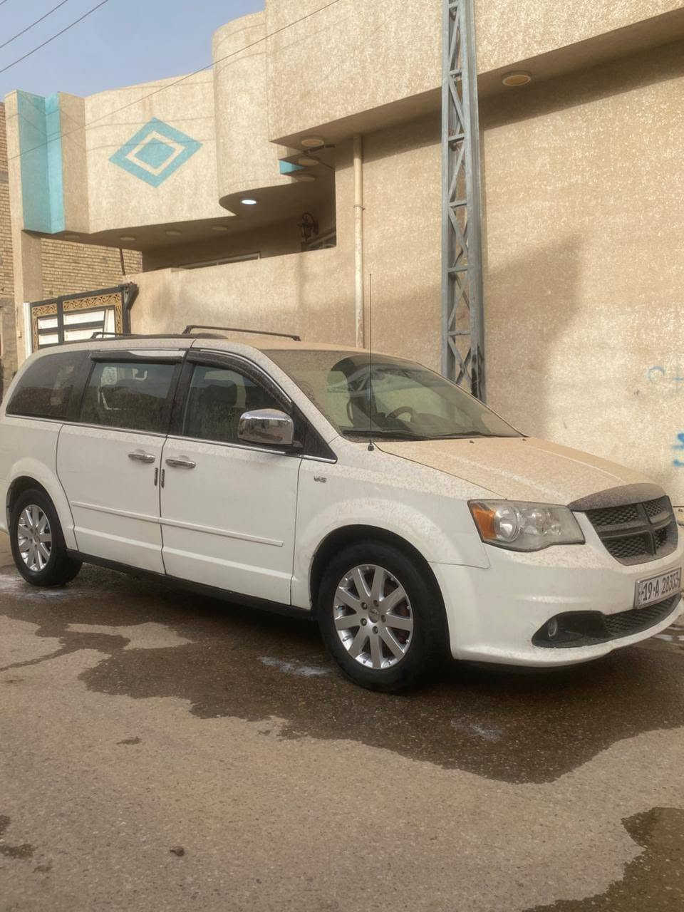 سلام عليكم اخوان للبيع سياره دوج كرفان SXT نص فول  موديل 2012 رقم كربلاء الإنكليزي ✅
مواصفات السياره 
جام كهربائي6✅
زعانف✅
منضومه زينون كامله ✅
ونظام ايوكو ✅
شاشه جبيره اني شاده ✅
تبريد 3 قطع ثلج 🥶🥶
السياره عليه حداديه كامله الامامي وخلفي كله جديد وبراد دهن وفيت بم وادامه عليه السياره كامله بلكات كامله السياره نضافت السياره 100%100✅
السياره بيه تخم تايرات وباتري جديد وعليه هورنات طاط ملكي مال يوكن ✅
7راكب ✅
لون الداخل بيجي ملكي ✅
البيان ميكانيك✅
السياره بيه تشغيل عن بعد ✅
محرك السياره 3.600 كفاله ترايك وين ما تريد 
كير خير من الله 
سعر السياره 125وبيه مجال 
حادث سياره من امريكا كلين موجوده الصور ايرباك واحد طاك مال دشبول بس بل عراق صار بيه ضربه بستوته صار بيه جاملغ وبنيد صبخ 
ومراوس بيكم هايلوكس حته لو انطي فرق 

ماعجبك السعر لاتكسر بحلال الناس....
هاذه الرقم واتصل لا اتعبك ولا تعبني لان السياره حلوه وتعبان بيه  ***********
