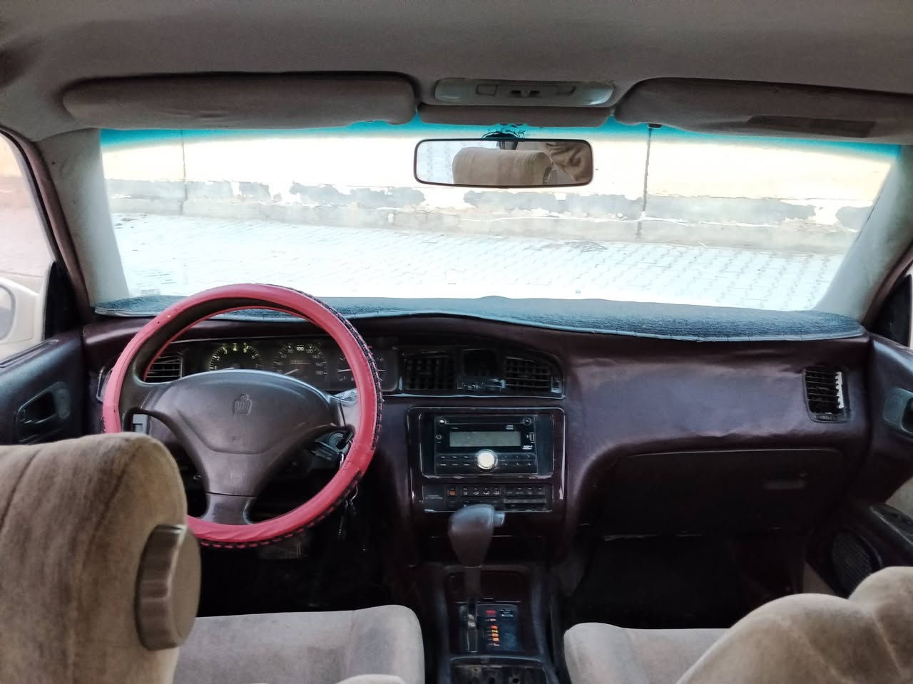 السلام عليكم بطه منتصل للبيع موديل 1995 مكينه ثنين ونص ديلكو تبريد شغال مكينه وكير جدد حداديه جديده تخم تاير سياره جاهزه مكفوله من العيب الشرعي من الكص والنقل والصوليات والضربه والصبغ سياره جاهزه مال جناي السعر 58 وبيها مجال لجناي مكاني بصره قضاء القرنه رقمي ***********
