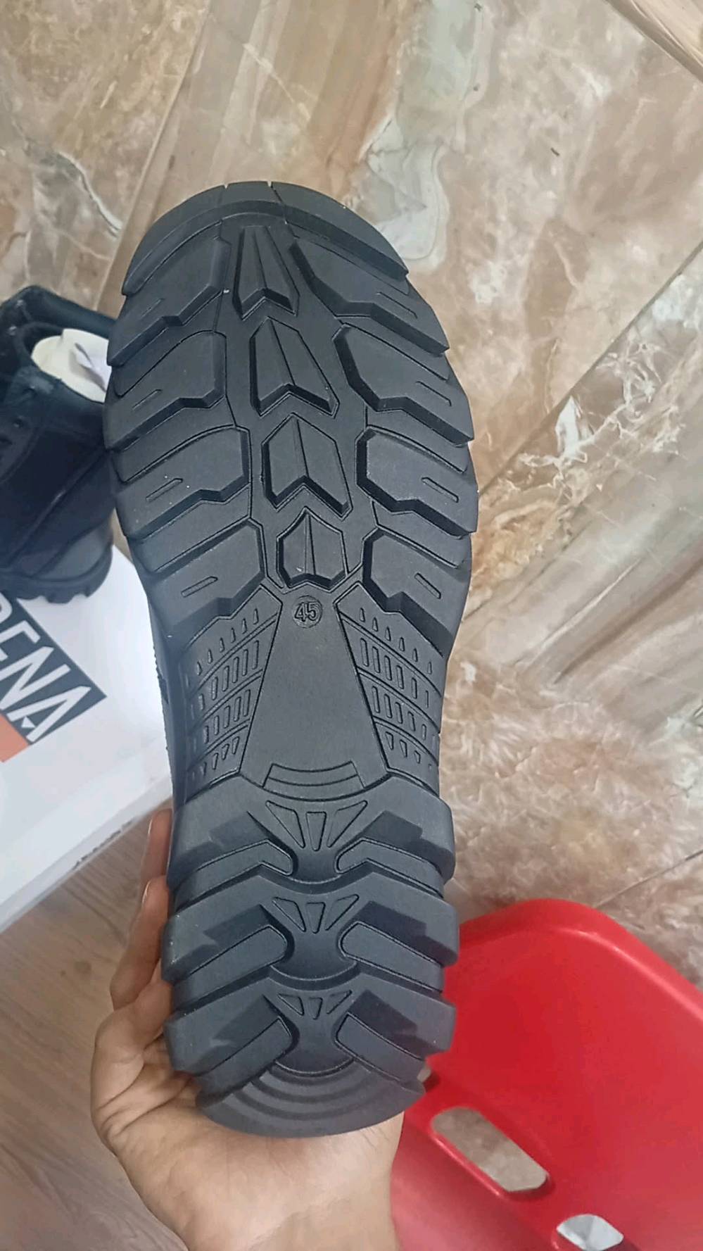 سلام عليكم بصطال حجم45 ويا بيريه جدد بيريه سوده جديده بعدها بل جيس سعرهن25 هاذه رقمي وتساب***********