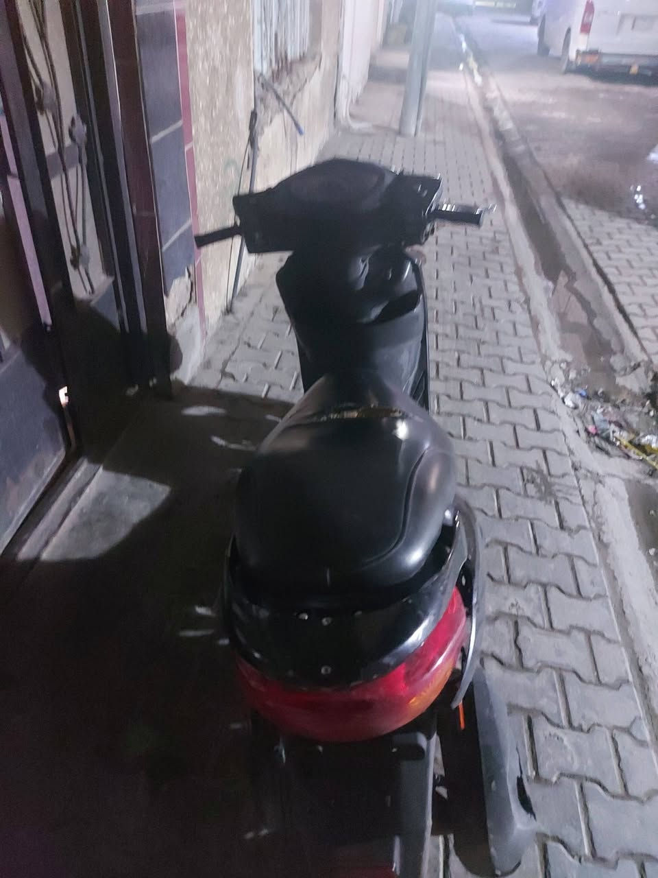 سلام عليكم دراجة بغبغاء نوزل  للبيع الدراجة خير من الله من سحبهة مكينته كاتم مال صوت الدراجة كفرهة شوية تعبان بس يمشي  الصبح نكرة سلف يرادلهة ترتيب بسيط الدراجة رايدهة ب 425  وبيهة مجال حك الجية مكاني بغداد جديدة رقم ***********
