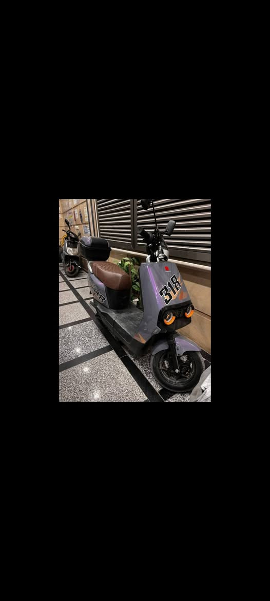 دراجه ٣١٨
٦بطاريات ٣٥ امبير 
اربع سرع سرعه الحقيقيه ٧٥ ملف ٢٠٠٠
مثبت سرعه دبل اشاره 
بلوتوث مكان شحن 
لايت عالي ناصي 
شاحنه اصليه تفصل من تفول شحن 
جوزه قاطع داوراه 
مكان تخزين 
كارت وبصمه 
ضد الماي 
سعر ٦٥٠
بريكات هيدروليك ونشره 
مكان بغداد شعب ***********
