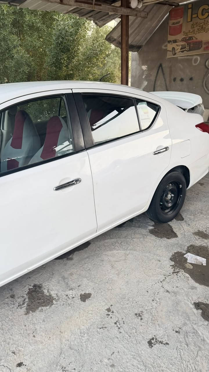 نيسان صني موديل 20 هندي ام البليته الزركه شاشه كامره تحكم ستيرن حساس خلفي بيها قطعه وحده صبغ باب السايق فقط بدون دواخل وبيها باردات شوف العين قليله 
حداديه 70 %
السعر105 وبيها مجال 
مكاني نجف كوفه 
رقم الهاتف ***********
