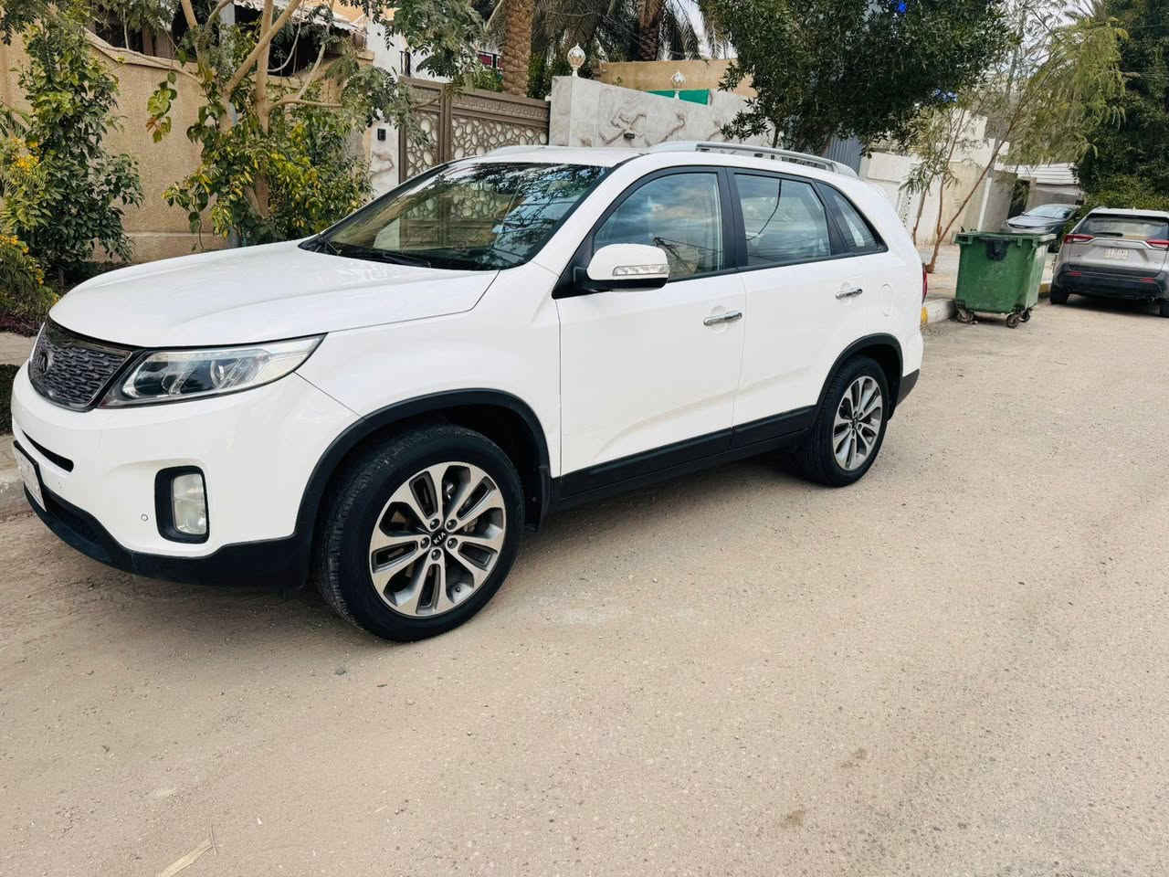 مكلف بالنشر للبيع سورنتو موديل 2015 رقم بغداد 7 راكب محرك 2400 دوش مكفوله من الصبح الضربه مكان السياره كربلاء حي الحسين السعر 168وبيه مجال الشراي يتصل رقم صاحب السيارة ***********
