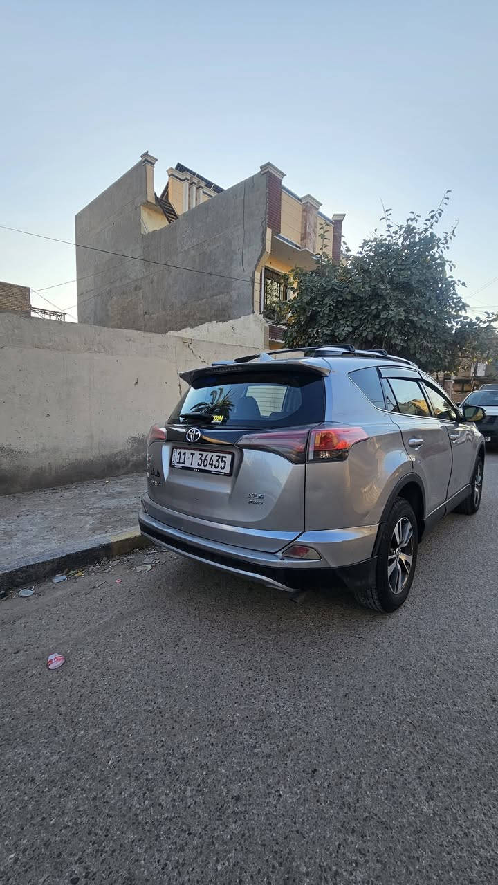 راف فور RAV 4 للبيع ببغداد
راف فور ٢٠١٨ فئة XLE وارد أمريكي حادثها مثل ما موضح بالصورة وبيها حادث بالعراق باب وجاملغ السايق صبغ والباب الخلفي صفحة السكن والباب الخلفي بيه شوي صبغ 
مواصفاتها رادار و مثبت سرعة . بصمه . فتحة سقف . تحكم ستيرن. 
المكينه نظيفة ومكفولة والكير مفتوح لتبديل الفلتر 
تبريد وكهربائيات وصدر كلهن فول ١٠٠% 
السياره مثل ما موضح نظافتها 
السياره ماشية ٢٤٩ الف كيلو 
السعر ١٦٥ ورقة وبيها مجال 
مكاني بغداد ورقمي ***********
