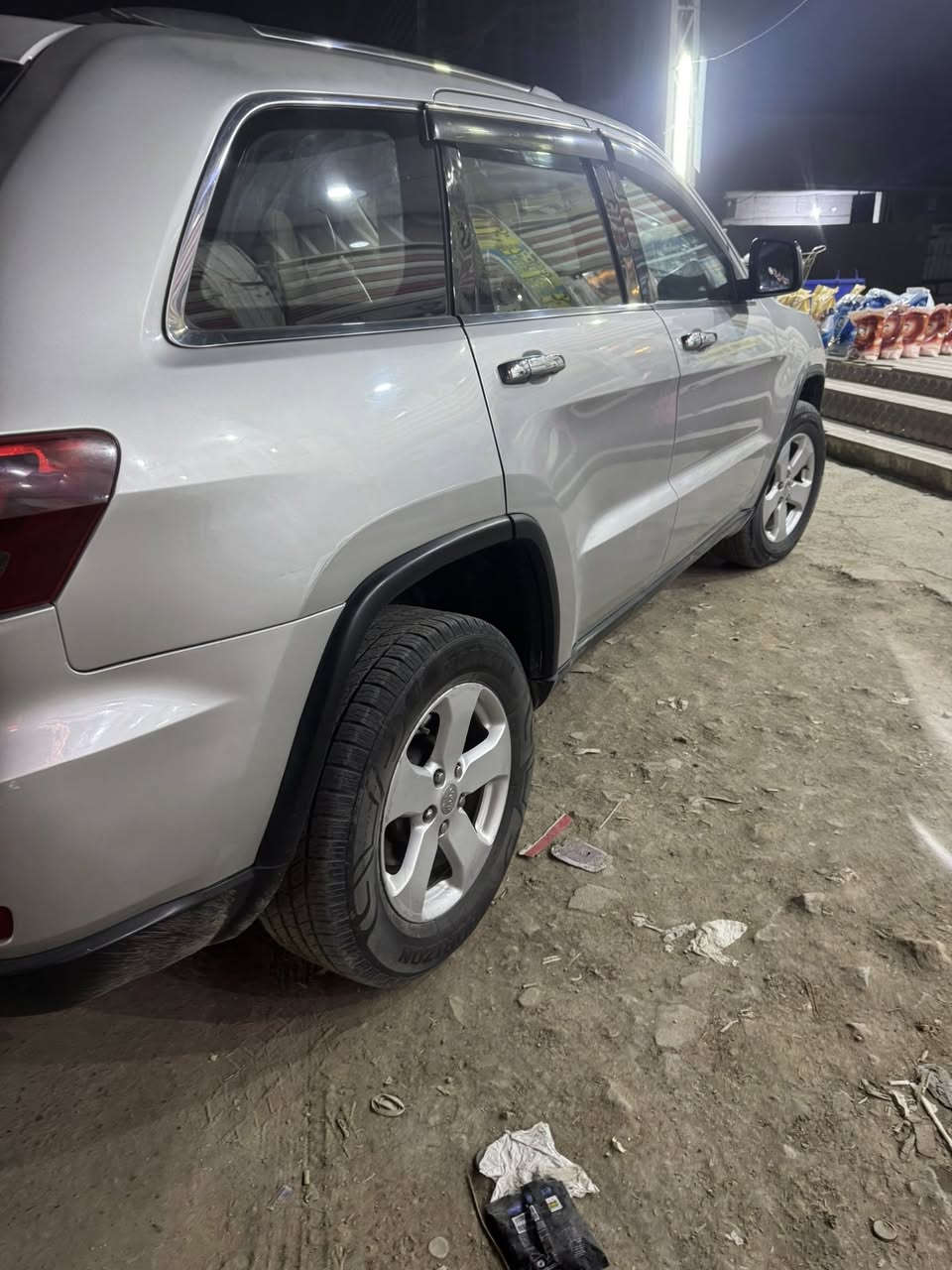 السلام عليكم
 للبيع أو مراوس جيب شيروكو موديل 2013 السياره صبغ عام موصفات ١/١ بصمه فتحه حساسات خلفيه مري شفط كشنات كهرباء  وجلد كامره خلفيه تشغيل عن بعود رقم بغداد سنويه مجدده لل٢٠29غرفه بيجي مكينه 6سلندر  سعرها 135 مكاني بابل الحله. ***********
