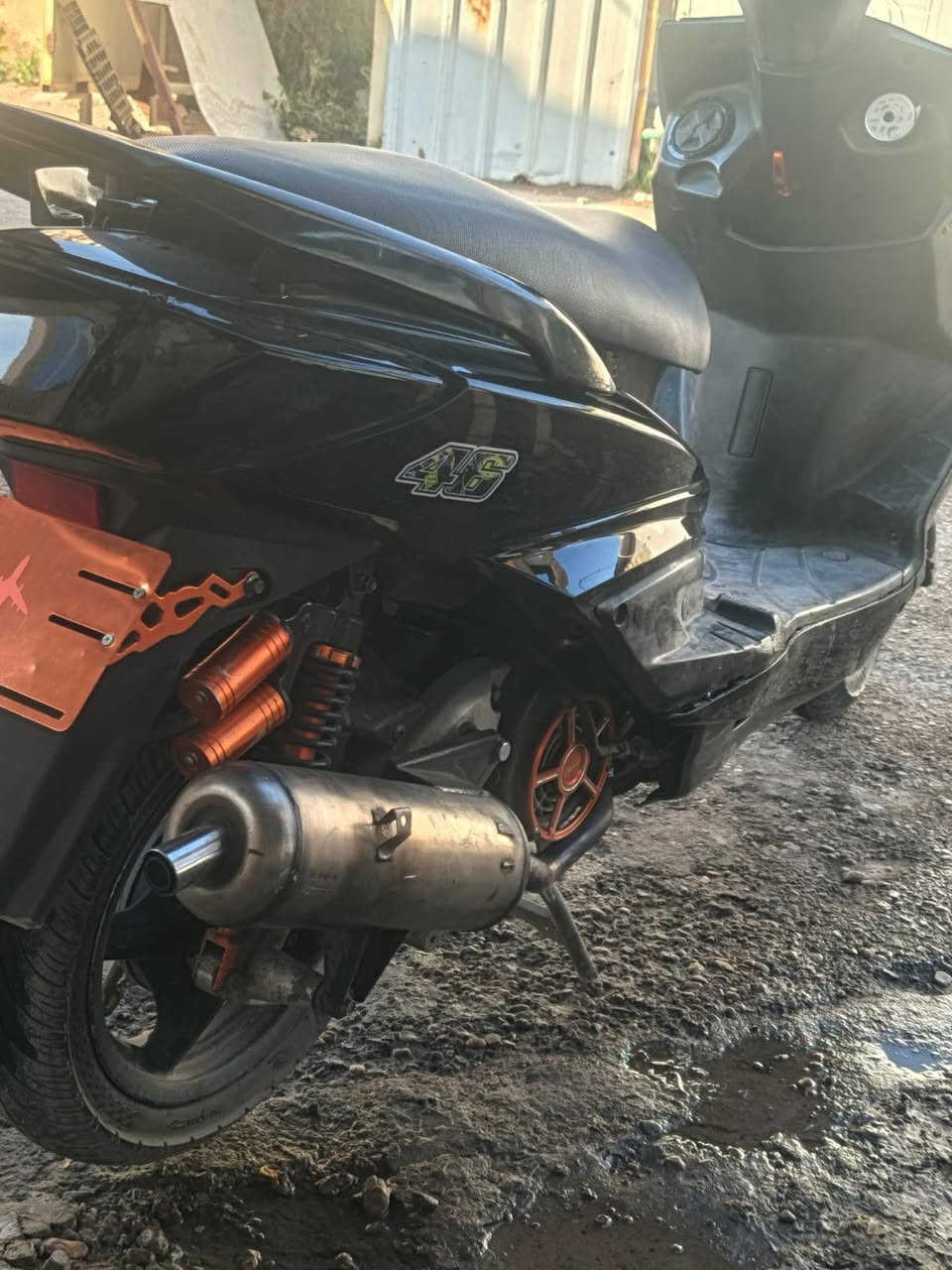 السلام عليكم سكنس فحل كابريتر الدراجه كامله مكمله 
بوشته ٥٨ كلجات رياضي امامي خلفي 
بيه كور رياضي بصمه صالنصه ستيل 
دبلات امامي خلفي Dy
بيه تزويد خير من الله الدراجه كلشي مانقصه 
اي نقص مابيه رايده بواحد و١٠٠ وبيه مجال 
للشراي ***********متواجد واتساب
