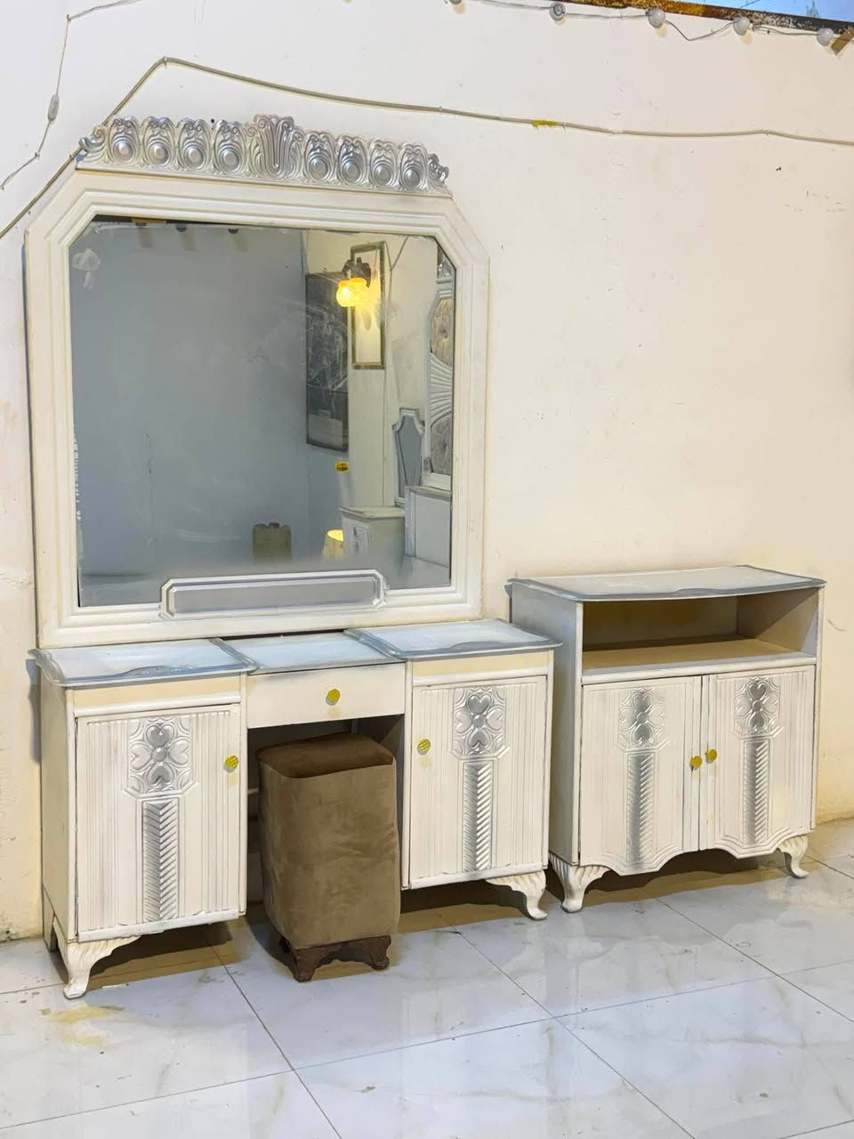 غرفه بيضه صبغ حراري
السعر ٨٠٠ ٨٥٠ قفل
شد نقل داخل بغداد مجاني 
نضافه ٩٠ 
غرفه حلوه


**إذا كنت صاحب هذا الإعلان وتريد حذفه لأي سبب، رجاءا أرسل رسالة إلى الدعم الفني**